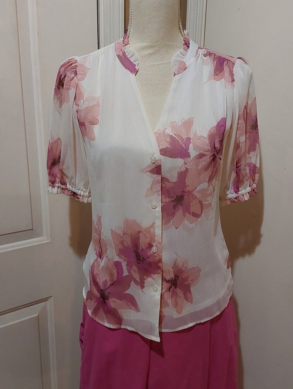 🌺 NWT Nine West Lined Pink Floral Print Blouse